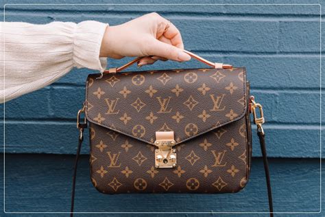 difference between original and fake louis vuitton bags